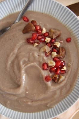 Cuillère et saladier : Velouté chou fleur, châtaignes, noisettes Cuillère et saladier : Velouté chou fleur, châtaignes, noisettes