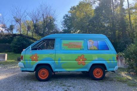 Dans l’Ariège, il retape un vieux van en Mystery Machine de Scooby-Doo