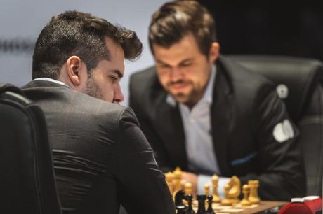 Partie n°11 du championnat du monde d'échecs 2021 : Ian Nepomniachtchi vs Magnus Carlsen