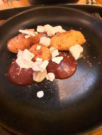 Poire caramélisée, chantilly chocoilat .._