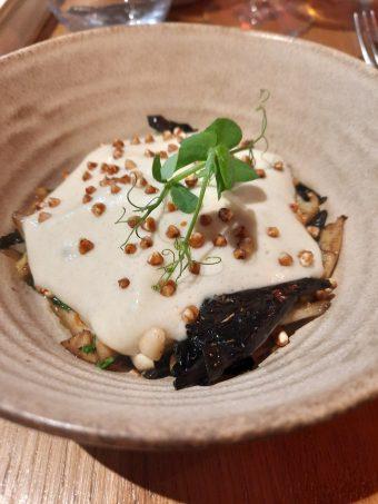 Oeuf basse température, mousse de pommes de terre fumées