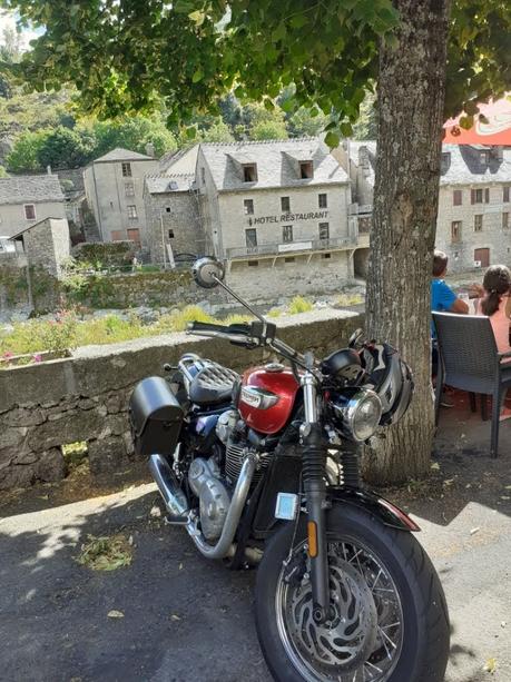 Carte postale 7 /... ?