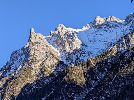 25 Fotos  Mittenwald — Lautersee — Ferchensee — Laintal — 4. Advent 2021