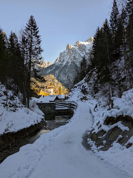 25 Fotos  Mittenwald — Lautersee — Ferchensee — Laintal — 4. Advent 2021