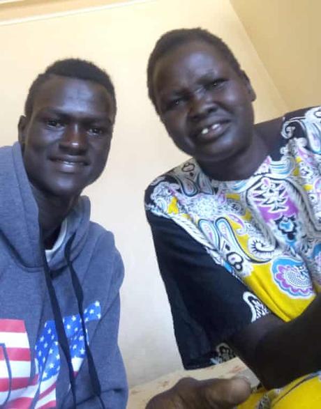 Lual et sa mère, Nyantet Machot.