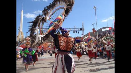Pays Etranger - La Bolivie et son Carnaval