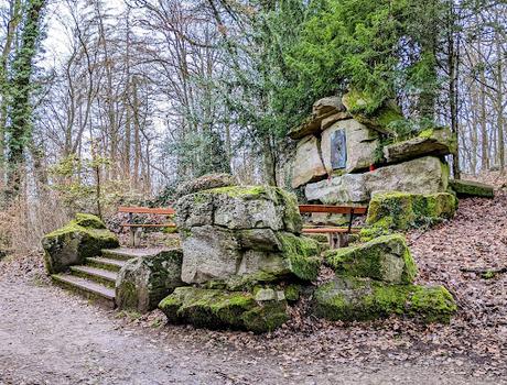 Bad Kissingen — Das megalithische Denkmal für Kaiserin Elisabeth / Le monument mégalithique à l'impératrice Elisabeth