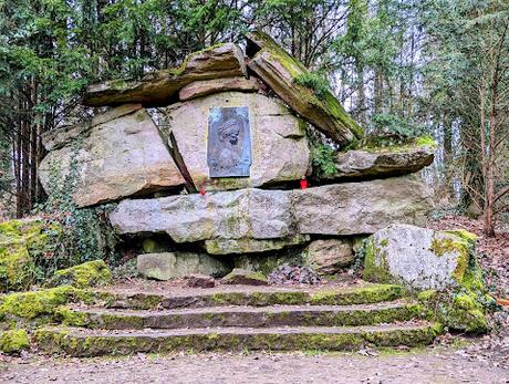 Bad Kissingen — Das megalithische Denkmal für Kaiserin Elisabeth / Le monument mégalithique à l'impératrice Elisabeth