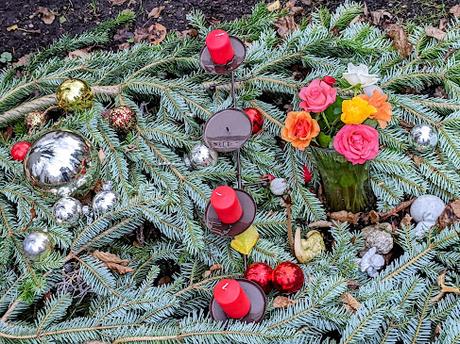 Weihnachten auf dem Friedhof — 20 Bilder / Noël au cimetière — 20 photos