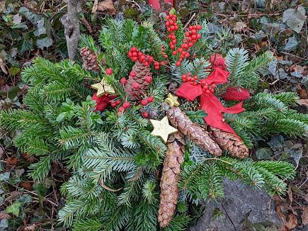 Weihnachten auf dem Friedhof — 20 Bilder / Noël au cimetière — 20 photos