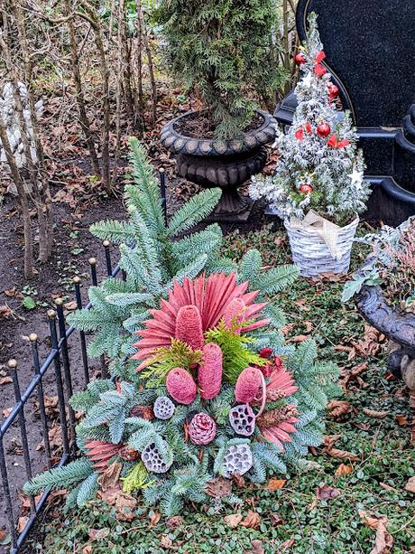 Weihnachten auf dem Friedhof — 20 Bilder / Noël au cimetière — 20 photos