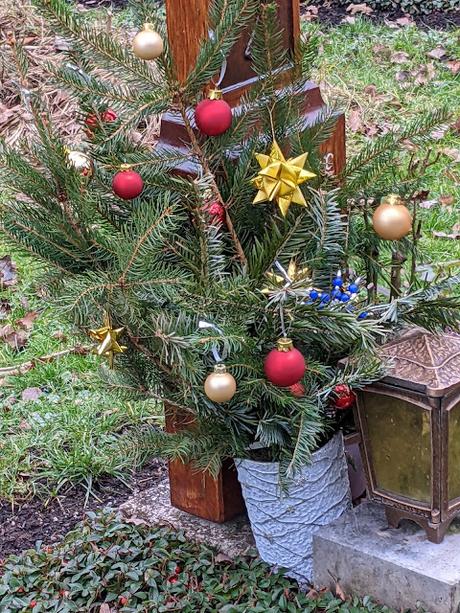 Weihnachten auf dem Friedhof — 20 Bilder / Noël au cimetière — 20 photos