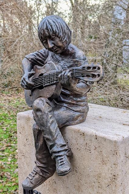 Weihnachten auf dem Friedhof — 20 Bilder / Noël au cimetière — 20 photos