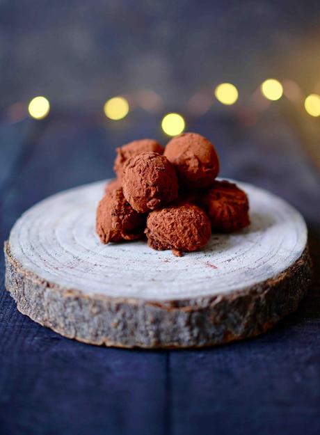 truffes de noël au chcolat noir enrobage chocolat Dulcey , Valrhona , truffes fondantes , ganache chocolat , recettes de noËl