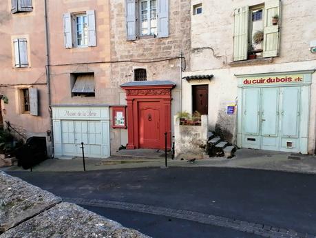 Que faire autour de Montpellier sans voiture : la jolie ville royale de Pézenas