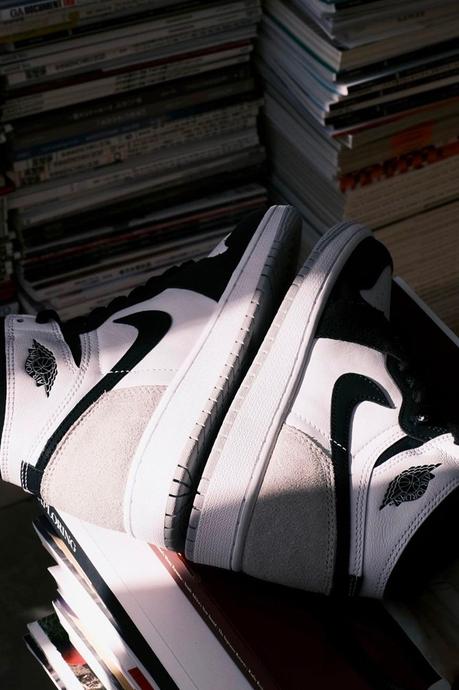 La Air Jordan 1 High “Stage Haze” se dévoile en détail