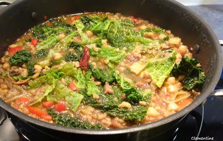 Minestra de châtaignes, épeautre, pois chiches et chou vert Minestra de châtaignes, épeautre, pois chiches et chou vert