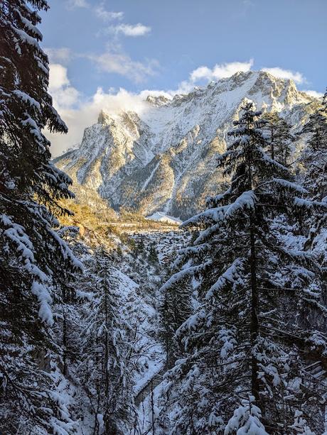Neuschnee in Mittenwald  — 21 Bilder / photos — Mittenwald sous la nouvelle neige