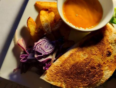 Quesadillas au seitan shawarma et houmos Quesadillas au seitan shawarma et houmos