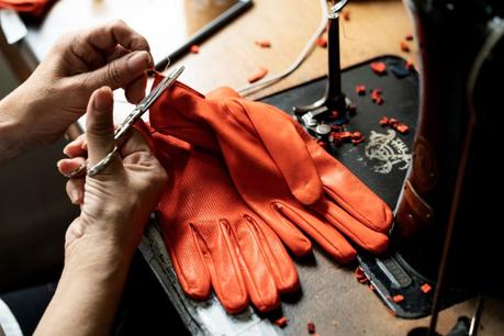 Les gants OMEGA : une histoire familiale depuis 5 générations