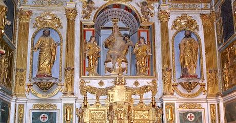 Depuis le XIIe siècle, les visiteurs prient la Vierge d’Alet
