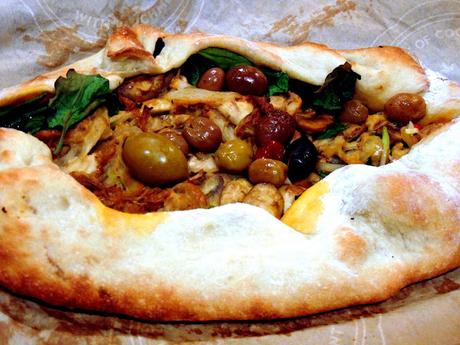 Pizza inspirée d'un pain géorgien; le Khachapuri Pizza inspirée d'un pain géorgien; le Khachapuri