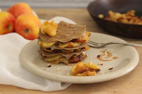 Millefeuille de galettes de sarrasin, pommes et noisette