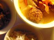 Soupe repas d'inspiration asiatique boulettes végétales
