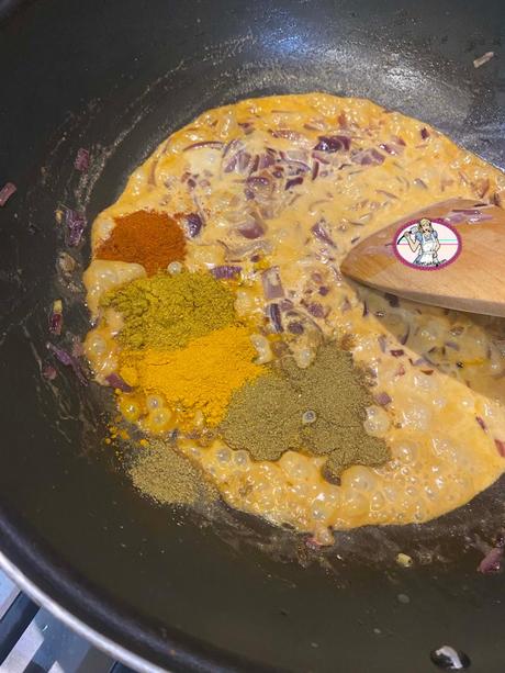 Soupe de nouilles thaïlandaise au curry rouge à ma façon