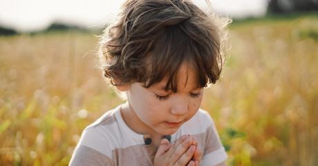 « Je suis celle que ta maman t’a appris à prier trois fois par jour »