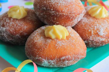 Beignet à la crème anglaise