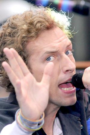 Coldplay dévoile deux clips pour son dernier single « Viva la Vida » !