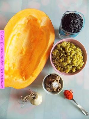 Courge-réceptacle pour accueillir des blettes et des pois cassés (Vegan)