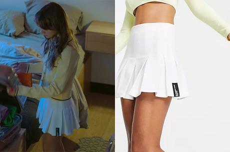 REBELDE : Jana’s white pleated mini tennis skirt in S1E07