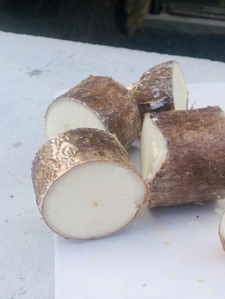 Le kat-kat manioc : Un ragout réconfortant mauricien de manioc, de brèdes et de viande !