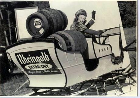 Beer In Ads # 3984: Miss Rheingold 1943 dans un traîneau