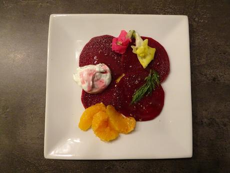 Carpaccio de betteraves, orange Tarocco et fromage de chèvre Carpaccio de betteraves, orange Tarocco et fromage de chèvre