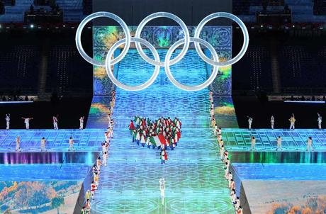 GIORGIO ARMANI A HABILLÉ L’ÉQUIPE NATIONALE ITALIENNE POUR LA CÉRÉMONIE D’OUVERTURE DES JEUX OLYMPIQUES  D’HIVER DE PÉKIN 2022