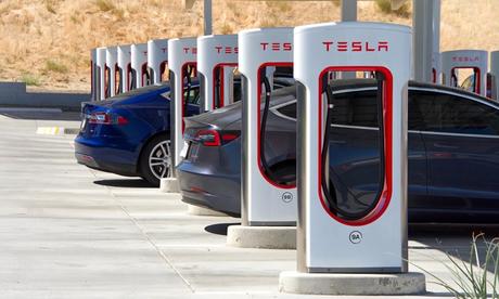 Superchargeur : le guide des bornes de recharge Tesla