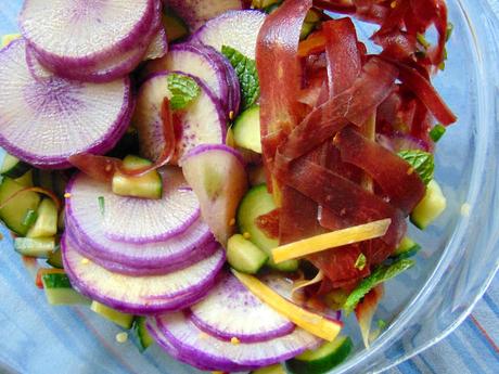 Salade de daïkon, carotte et concombre; une autre salade d'hiver d'ici