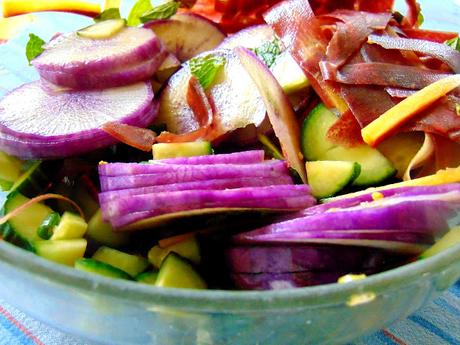 Salade de daïkon, carotte et concombre; une autre salade d'hiver d'ici