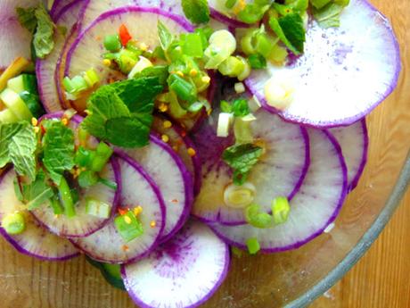 Salade de daïkon, carotte et concombre; une autre salade d'hiver d'ici