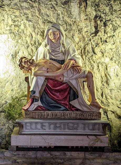 Spiazzi (Montebaldo)— Sanctuaire de la Madonne de la couronne /  Wallfahrtskirche della Corona — 24 Bilder / 24 photos