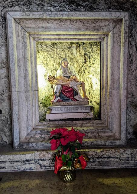 Spiazzi (Montebaldo)— Sanctuaire de la Madonne de la couronne /  Wallfahrtskirche della Corona — 24 Bilder / 24 photos