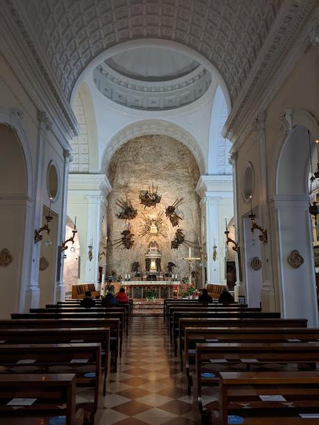 Spiazzi (Montebaldo)— Sanctuaire de la Madonne de la couronne /  Wallfahrtskirche della Corona — 24 Bilder / 24 photos