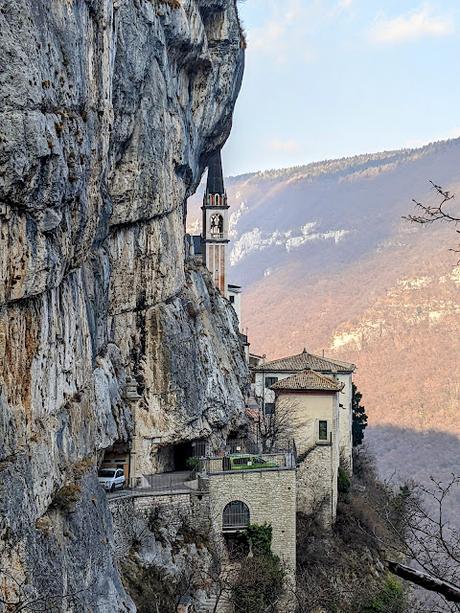 Spiazzi (Montebaldo)— Sanctuaire de la Madonne de la couronne /  Wallfahrtskirche della Corona — 24 Bilder / 24 photos
