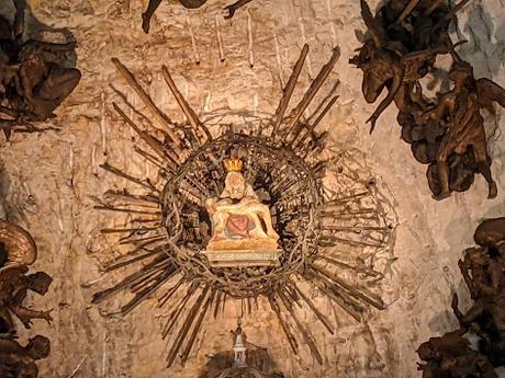 Spiazzi (Montebaldo)— Sanctuaire de la Madonne de la couronne /  Wallfahrtskirche della Corona — 24 Bilder / 24 photos