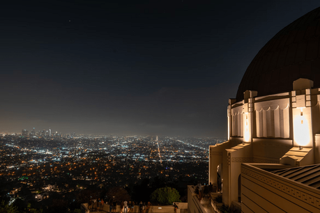 Le Griffith Observatory domine la ville.