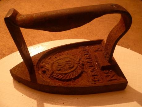 souvenirs,enfance,fer à repasser,repassage,maman,maison