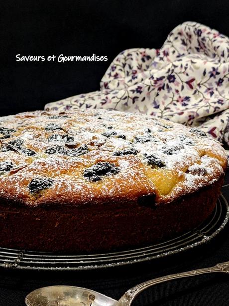 Gâteau aux dattes et aux cerises  (recette  très simple).